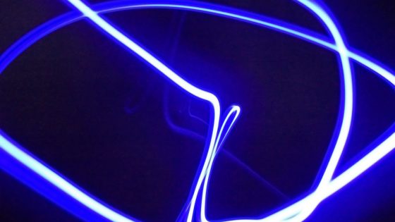 UV-ljus i blått mönster